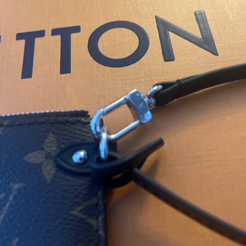 LV pouchette clutch - Picture 5 of 15